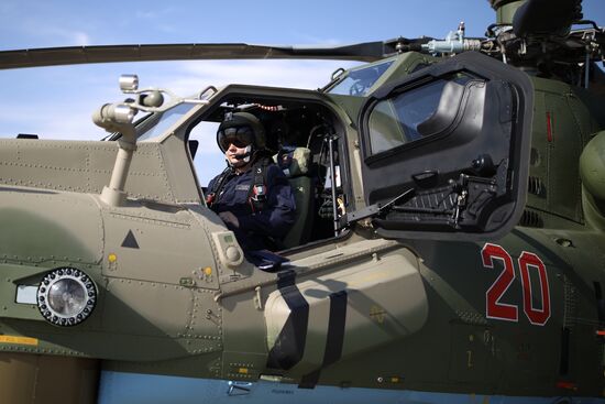 Учебно-тренировочные полеты экипажей армейской авиации ЮВО