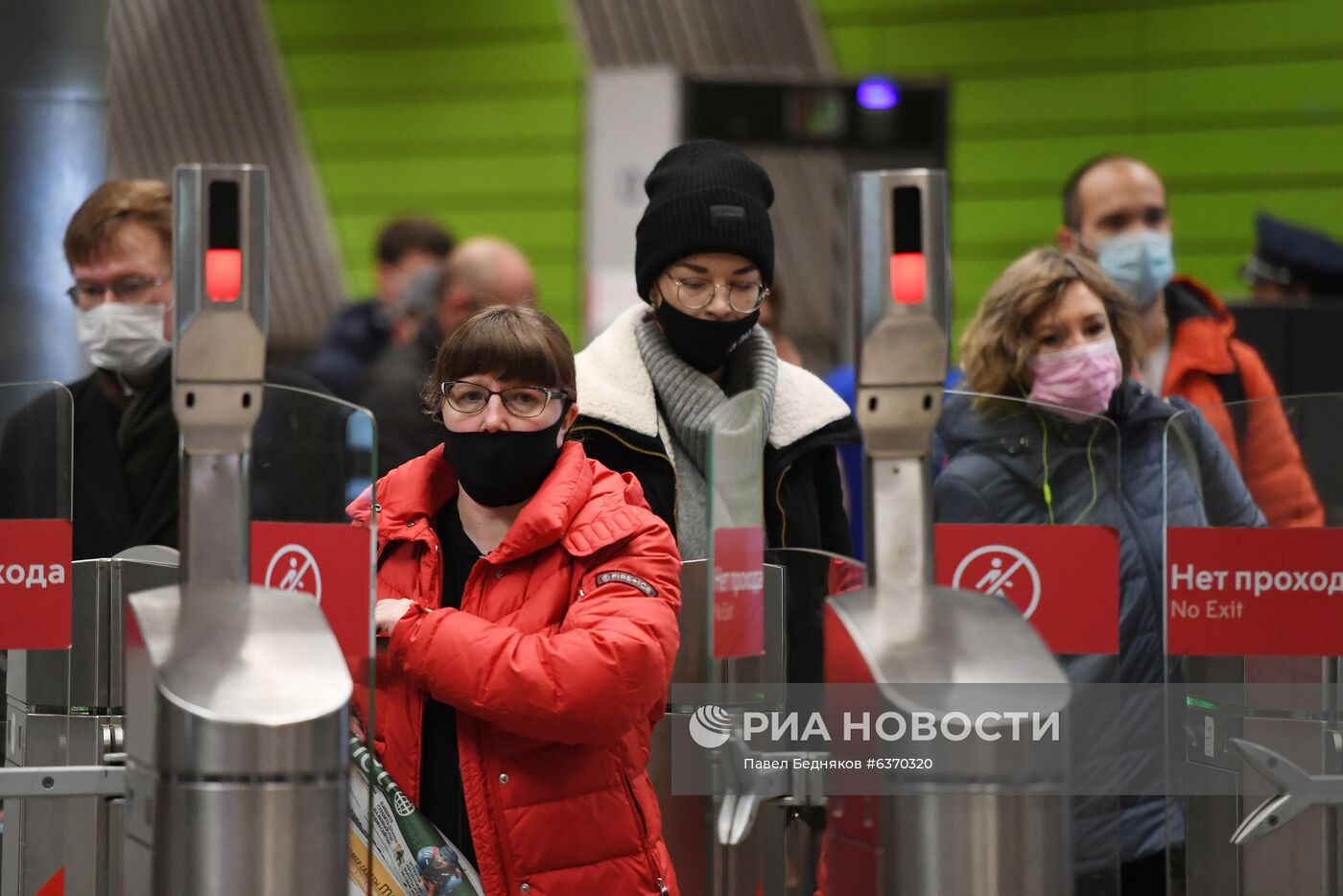 Роспотребнадзор ввел всеобщий масочный режим