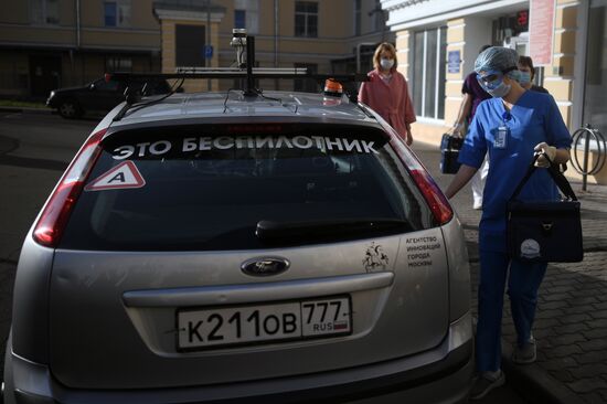 Запуск беспилотного автомобиля для доставки грузов на территории ГКБ № 1 им. Н. И. Пирогова 