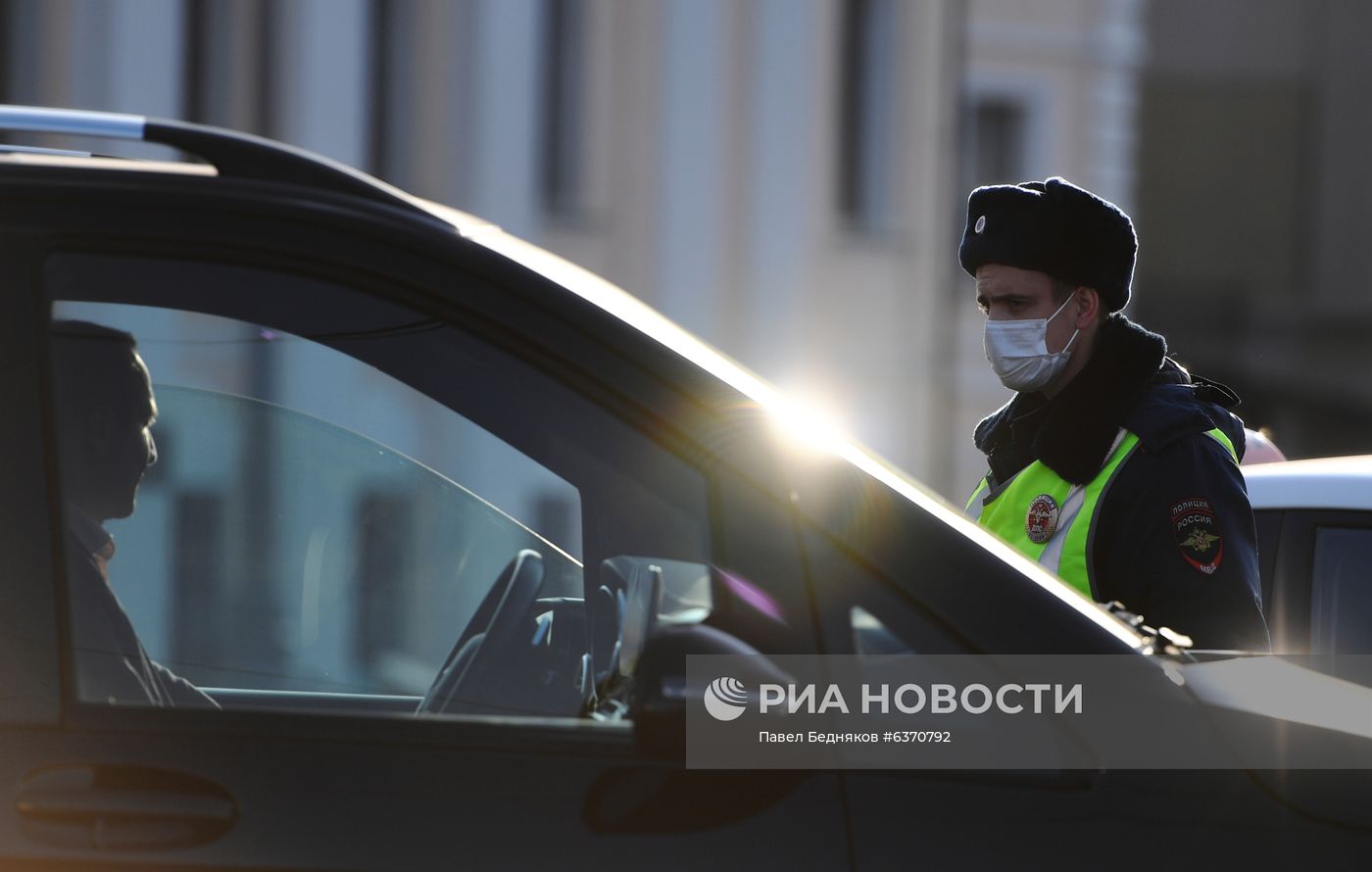 Роспотребнадзор ввел всеобщий масочный режим