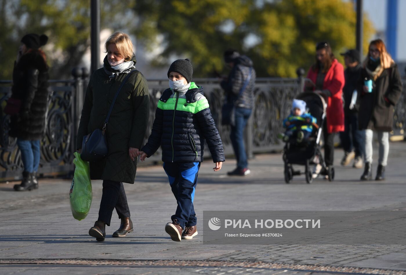 Роспотребнадзор ввел всеобщий масочный режим