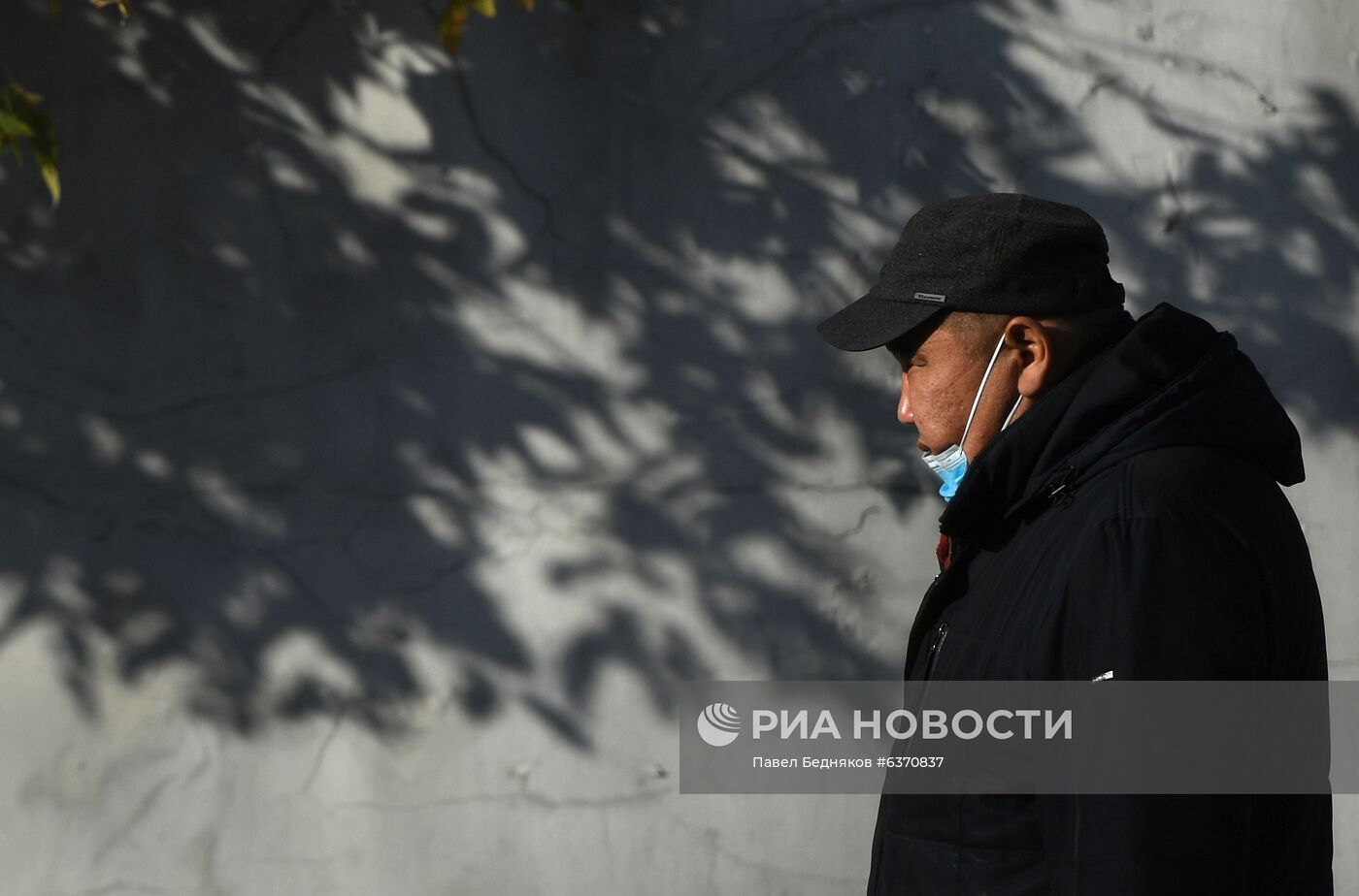 Роспотребнадзор ввел всеобщий масочный режим