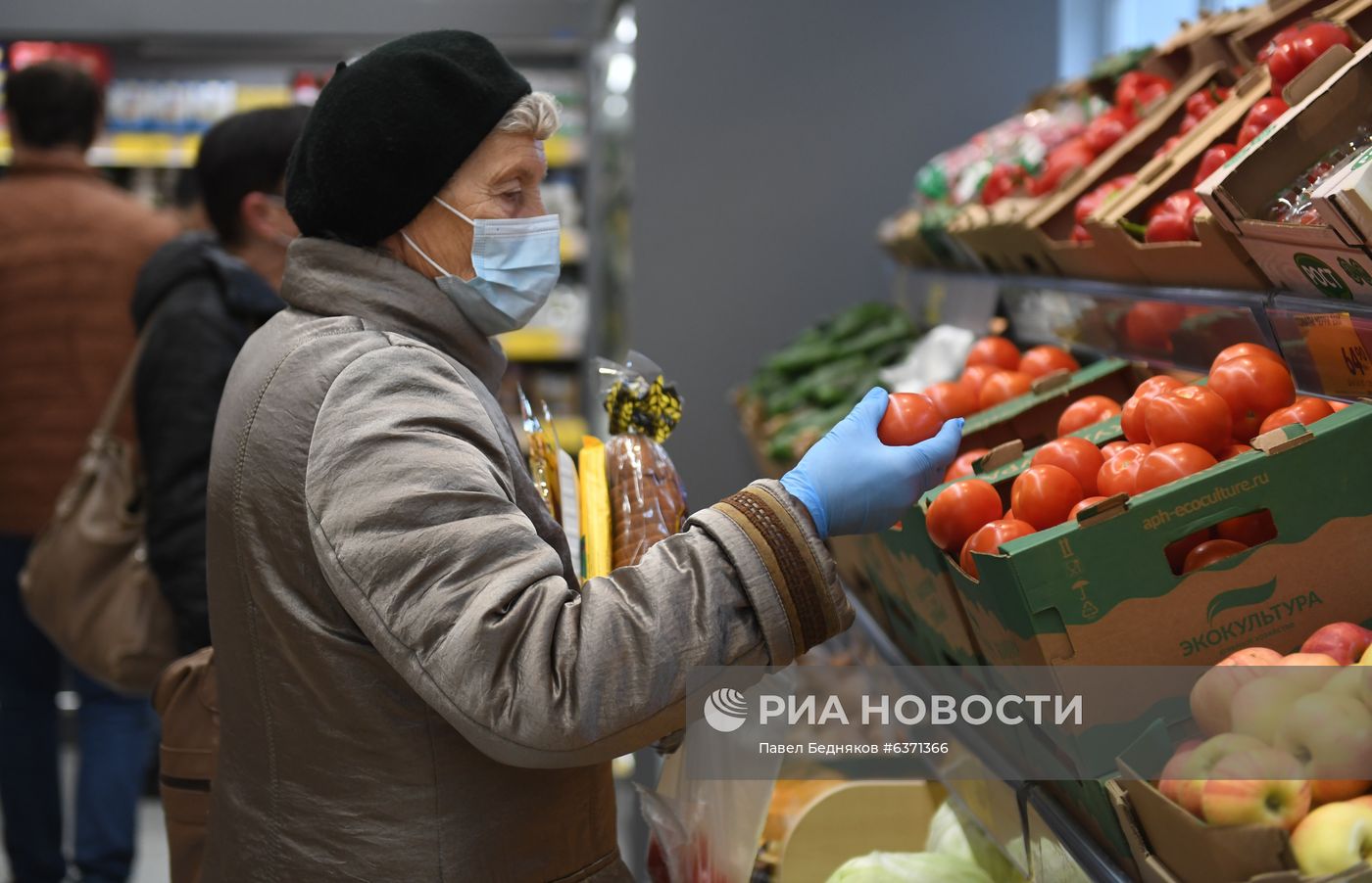Роспотребнадзор ввел всеобщий масочный режим