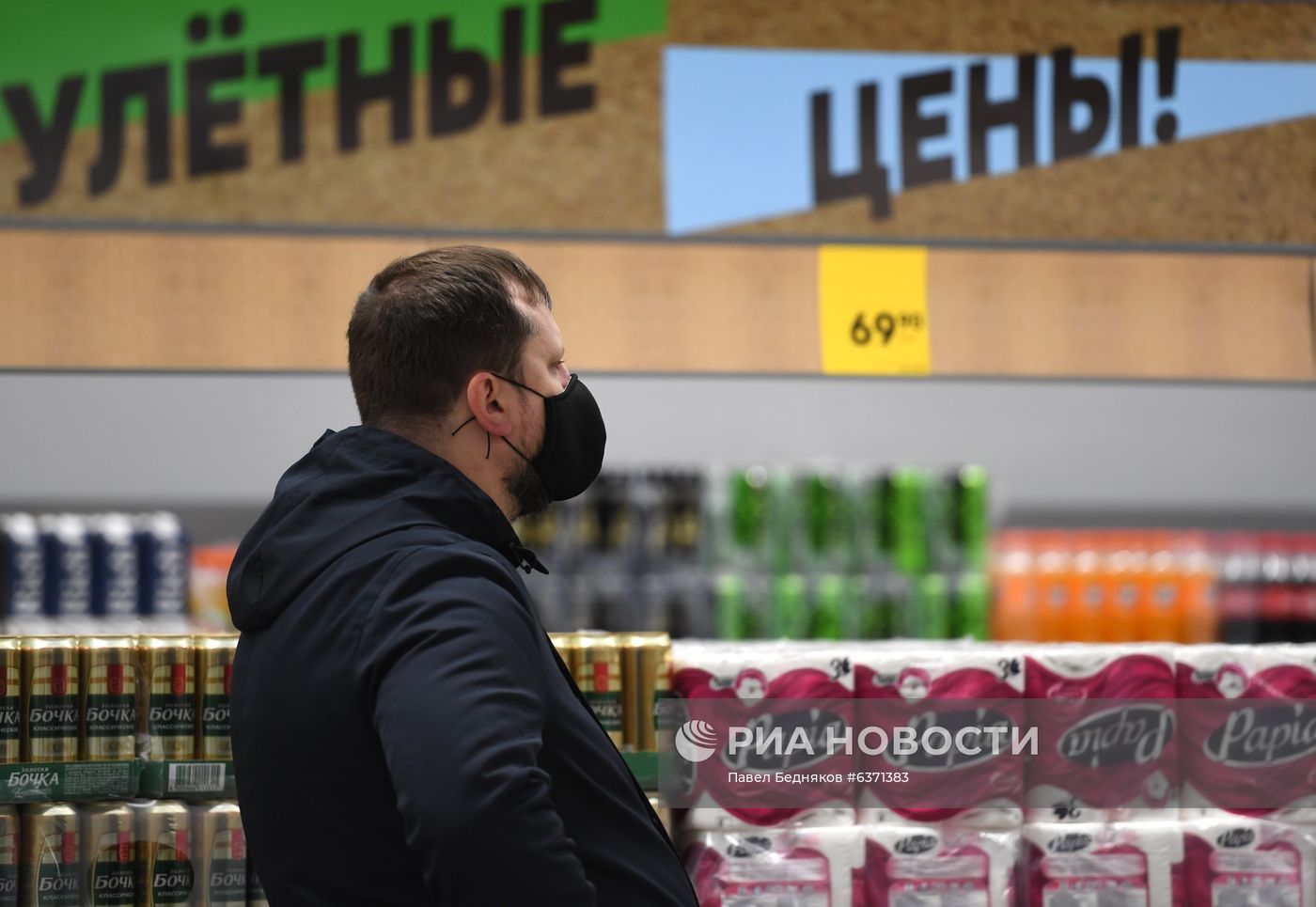 Роспотребнадзор ввел всеобщий масочный режим