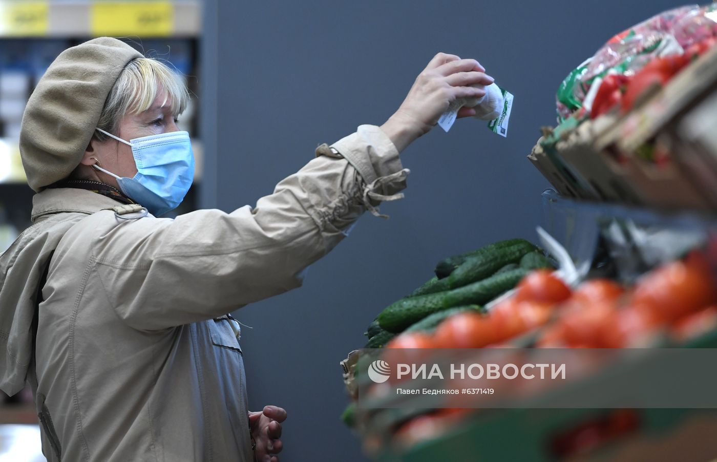 Роспотребнадзор ввел всеобщий масочный режим