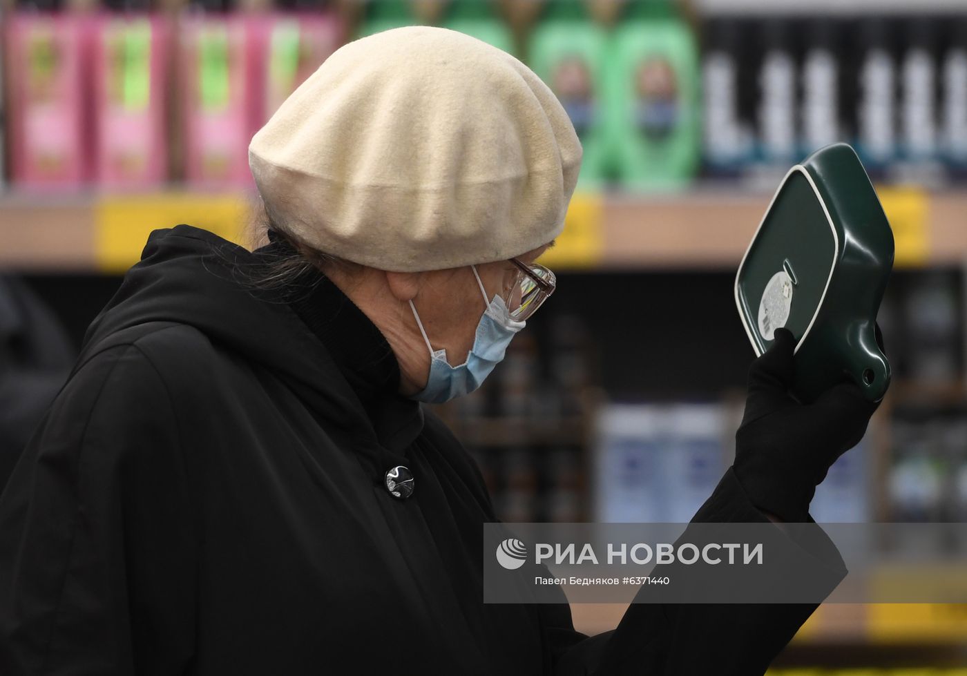 Роспотребнадзор ввел всеобщий масочный режим