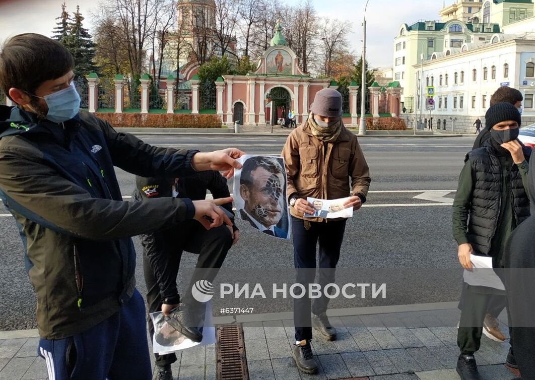 Акция против политики Э. Макрона у посольства Франции в Москве