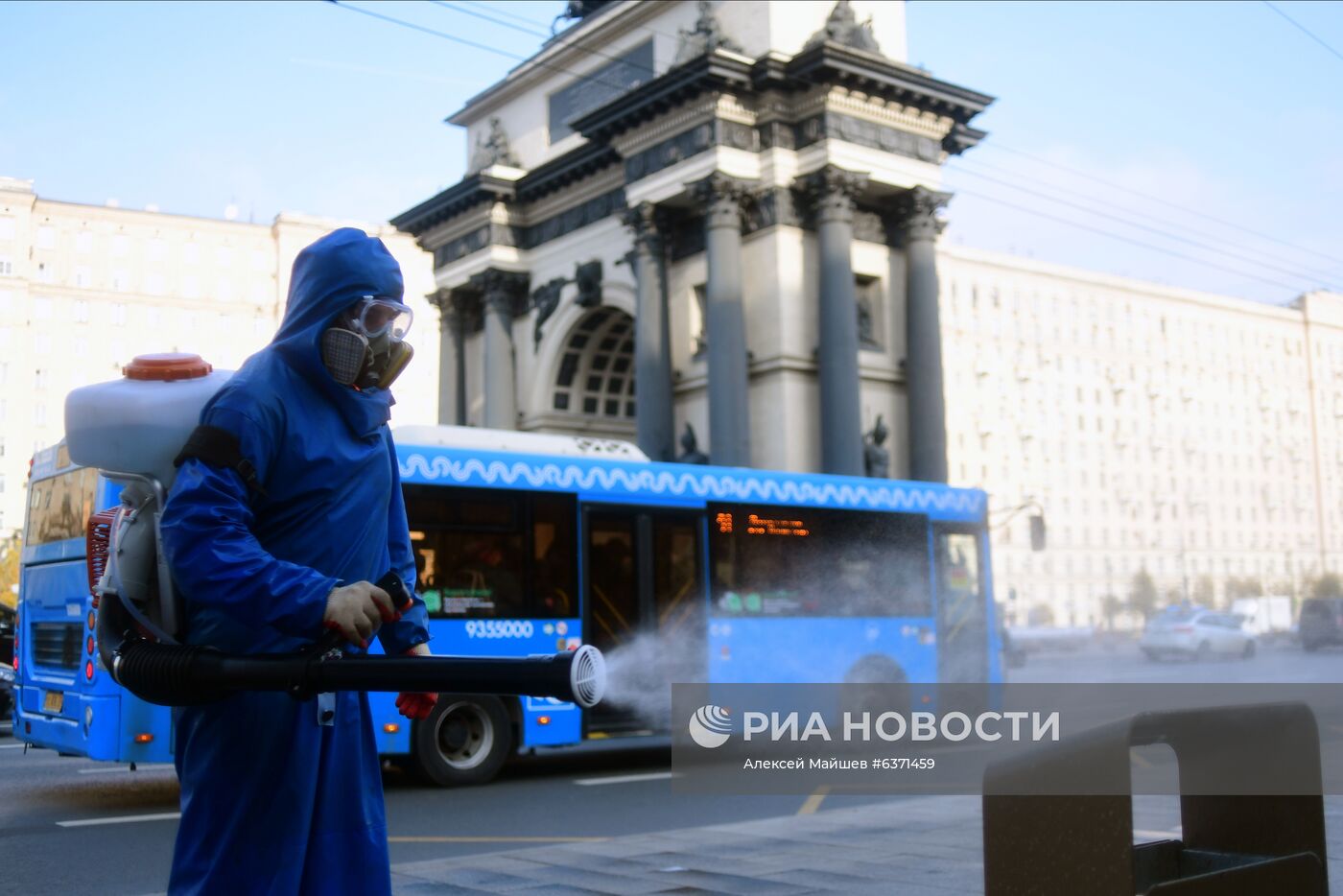 Дезинфекция открытых уличных пространств в Москве 