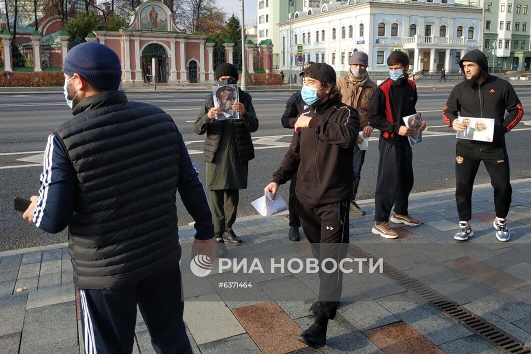 Акция против политики Э. Макрона у посольства Франции в Москве