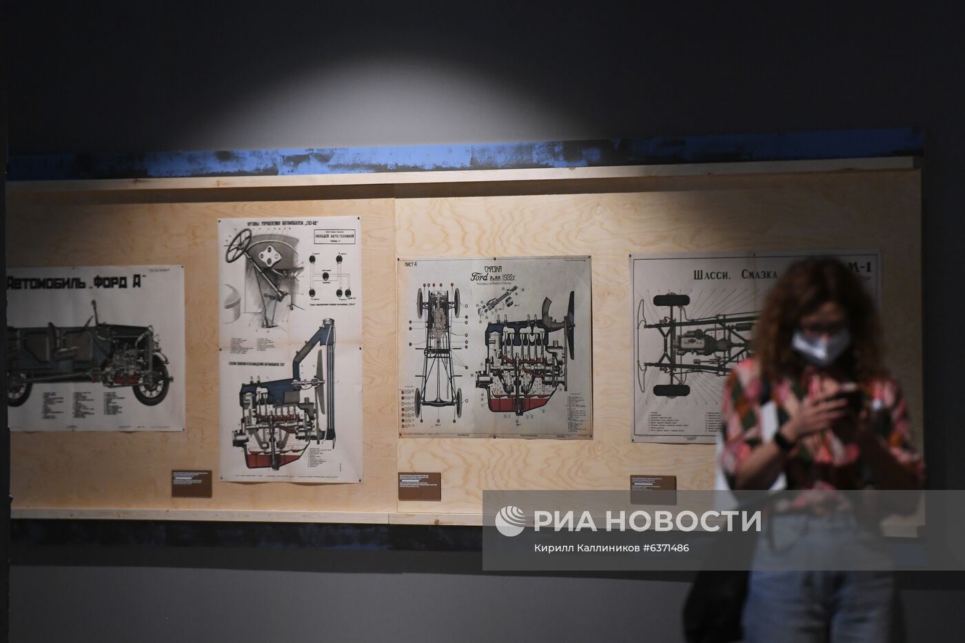 Выставка "Дом для машин. Бахметьевский и другие гаражи" в Москве