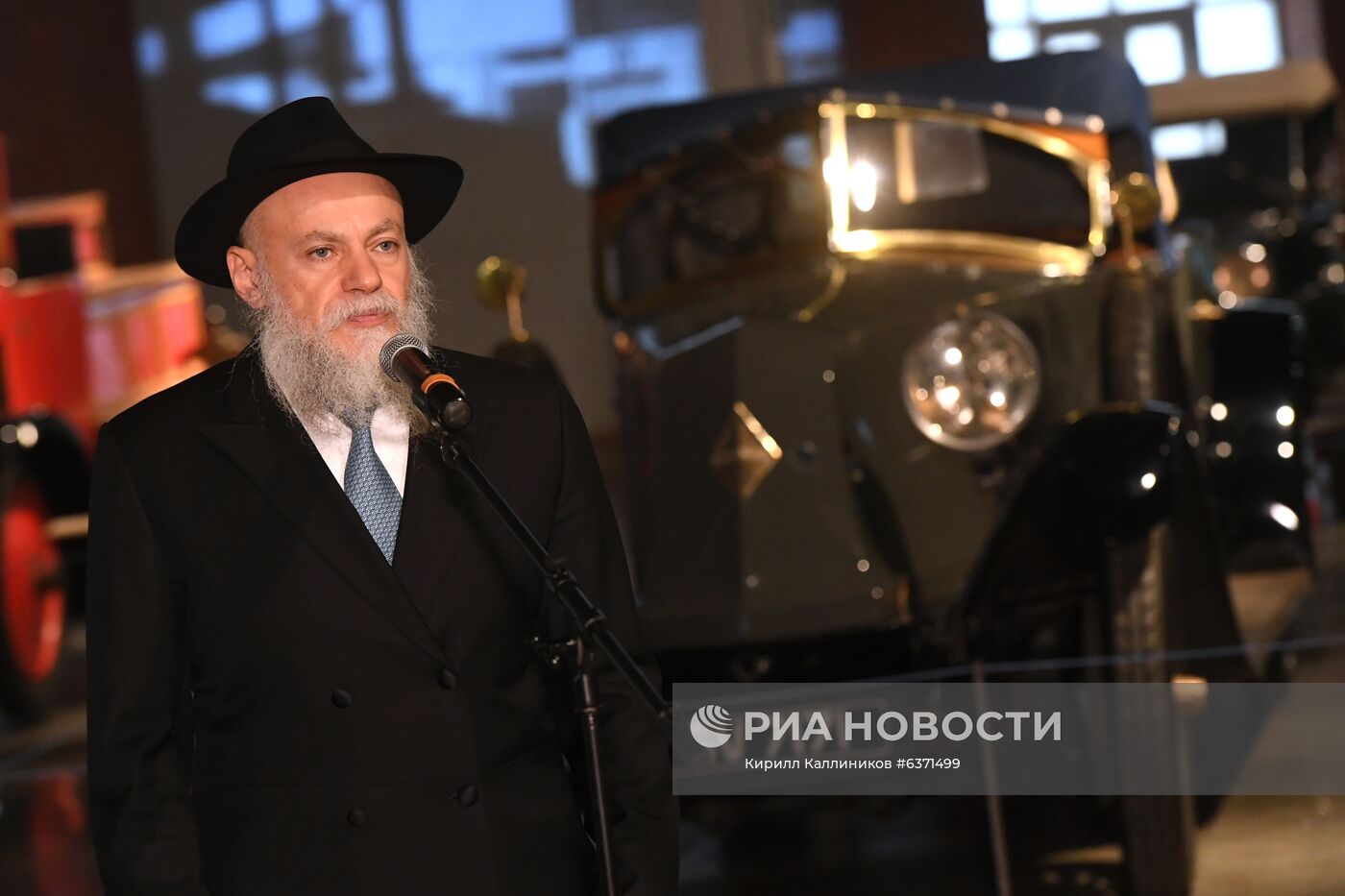 Выставка "Дом для машин. Бахметьевский и другие гаражи" в Москве