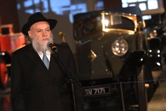 Выставка "Дом для машин. Бахметьевский и другие гаражи" в Москве