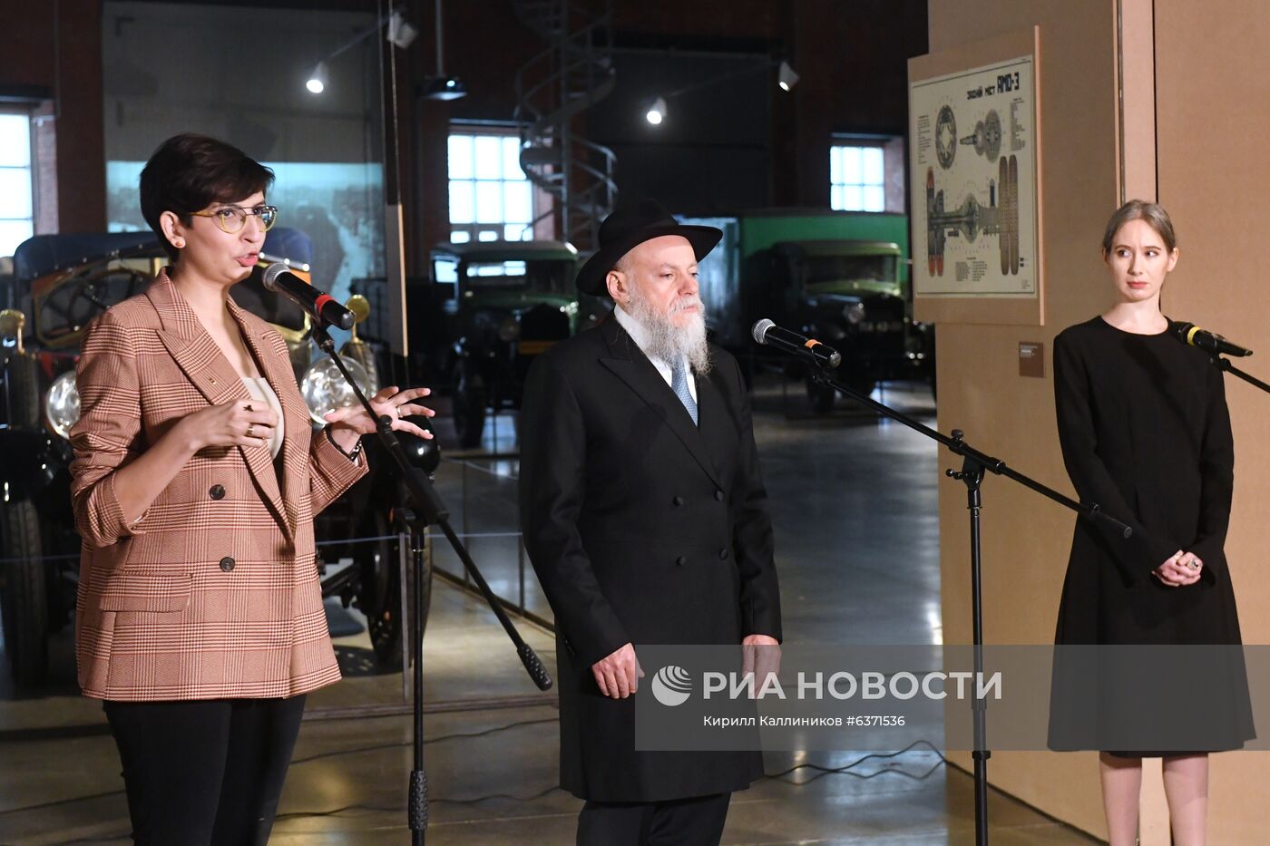 Выставка "Дом для машин. Бахметьевский и другие гаражи" в Москве