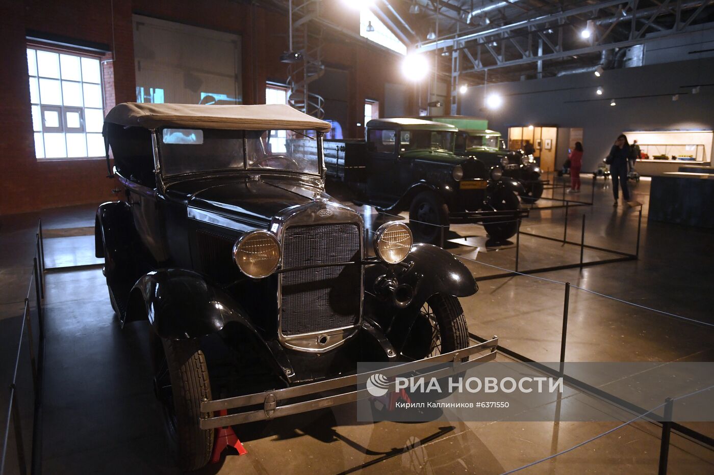 Выставка "Дом для машин. Бахметьевский и другие гаражи" в Москве