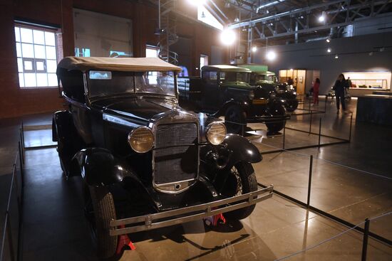 Выставка "Дом для машин. Бахметьевский и другие гаражи" в Москве