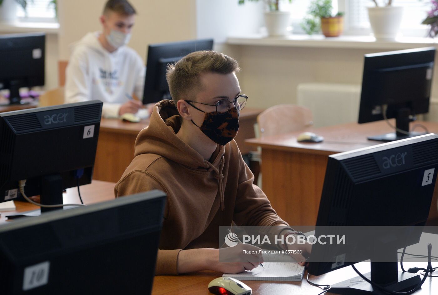 Уральский и Крымский федеральные университеты переходят на дистанционное обучение