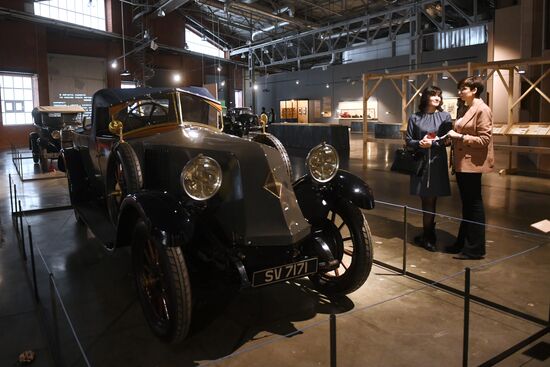 Выставка "Дом для машин. Бахметьевский и другие гаражи" в Москве