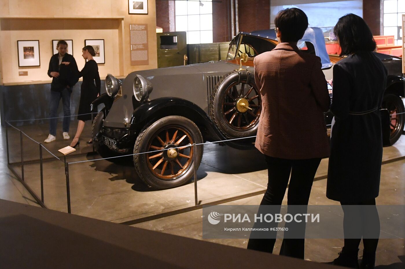 Выставка "Дом для машин. Бахметьевский и другие гаражи" в Москве