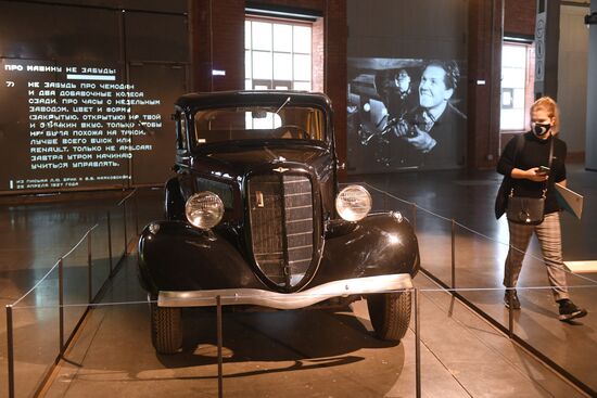 Выставка "Дом для машин. Бахметьевский и другие гаражи" в Москве
