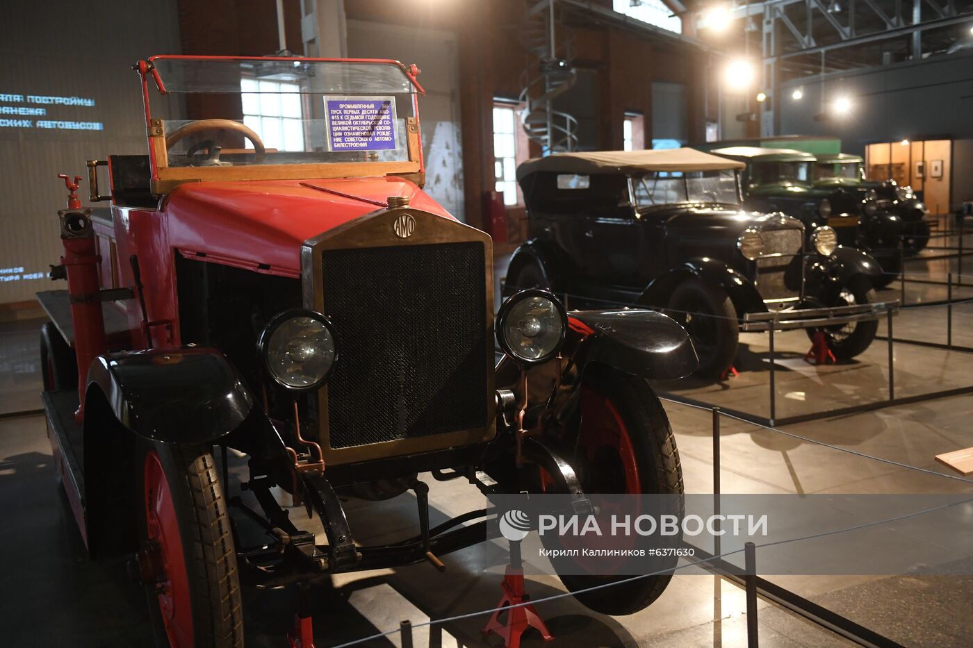 Выставка "Дом для машин. Бахметьевский и другие гаражи" в Москве