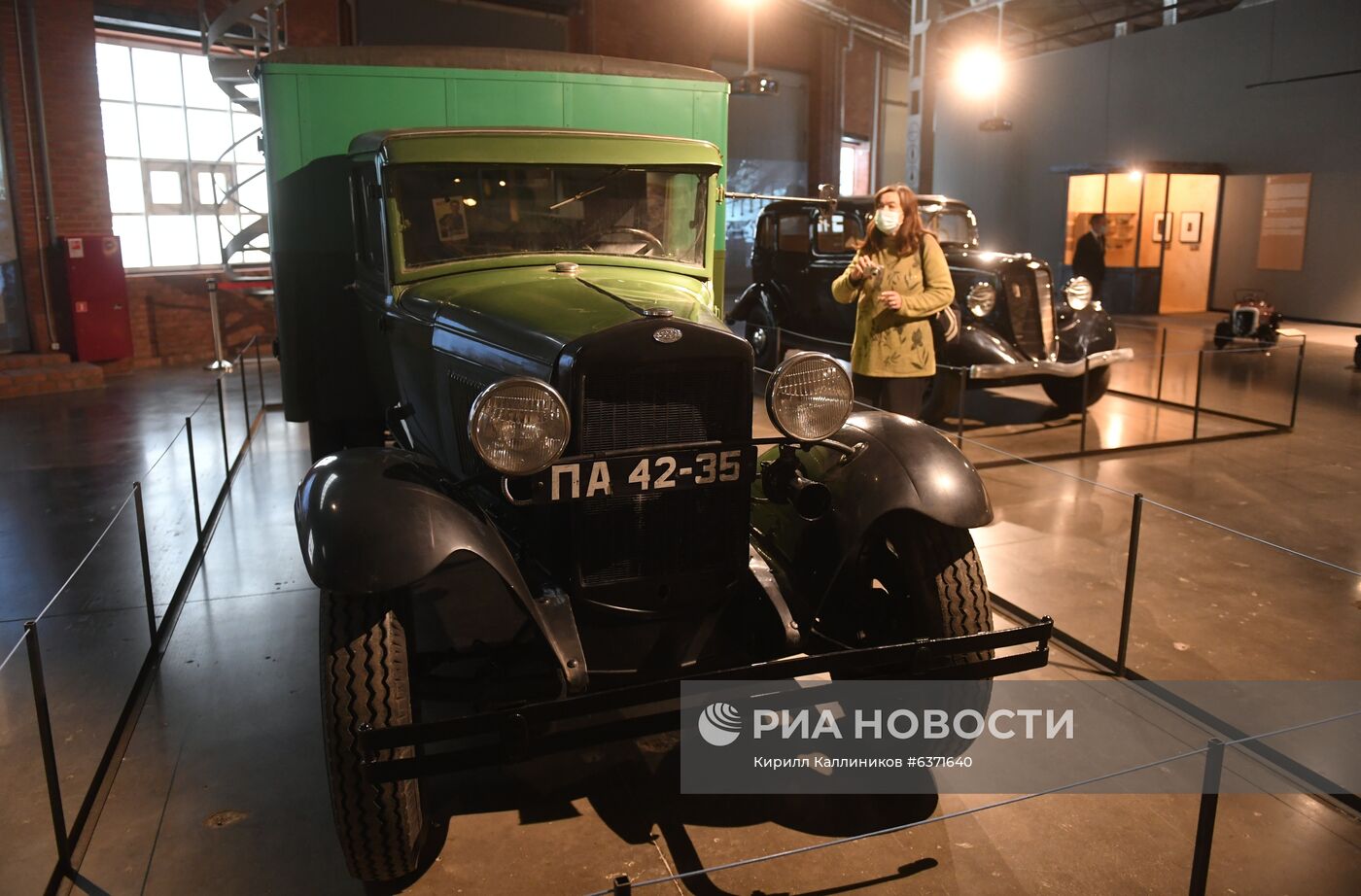 Выставка "Дом для машин. Бахметьевский и другие гаражи" в Москве