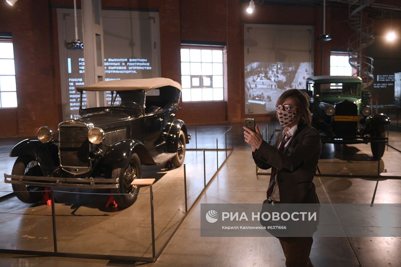 Выставка "Дом для машин. Бахметьевский и другие гаражи" в Москве