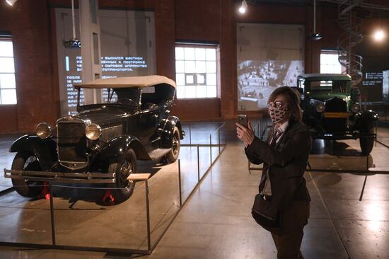 Выставка "Дом для машин. Бахметьевский и другие гаражи" в Москве