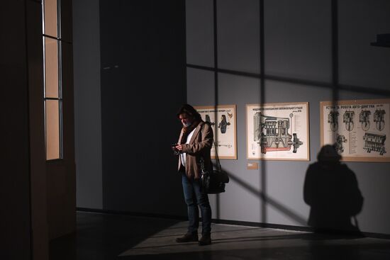 Выставка "Дом для машин. Бахметьевский и другие гаражи" в Москве