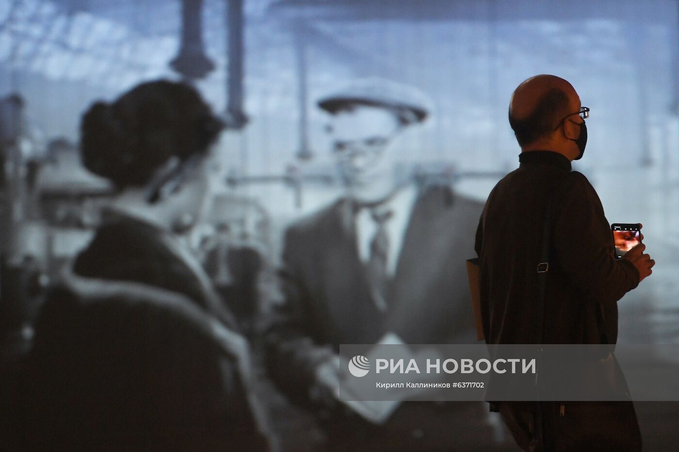 Выставка "Дом для машин. Бахметьевский и другие гаражи" в Москве