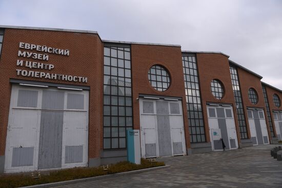 Выставка "Дом для машин. Бахметьевский и другие гаражи" в Москве