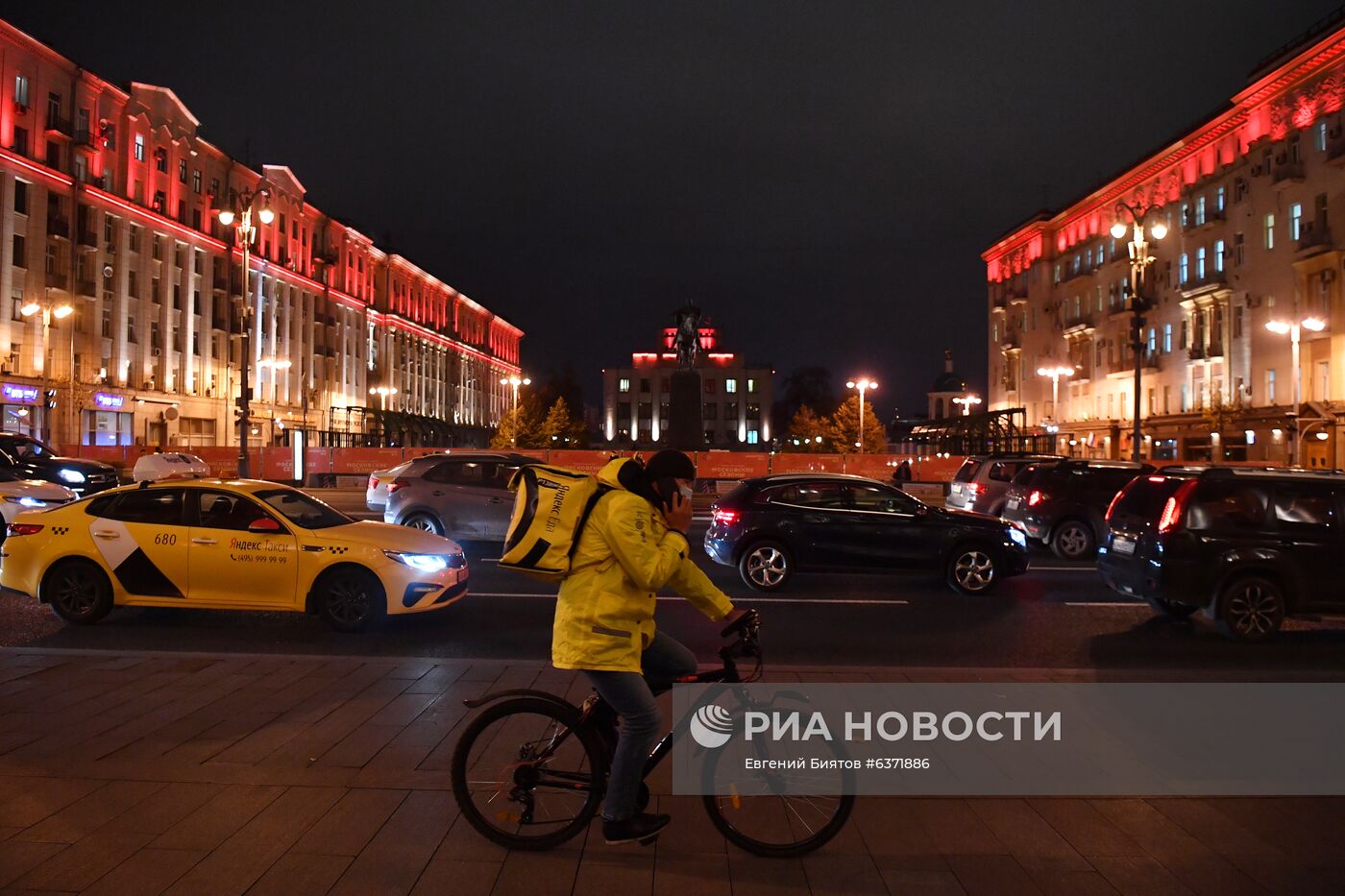 Подсветка зданий в честь Дня борьбы с инсультом