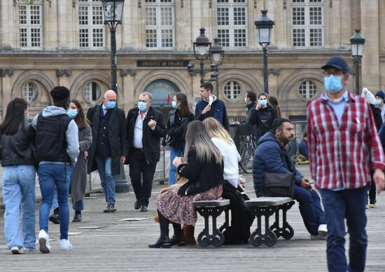 Во Франции вводится карантин в связи с коронавирусом