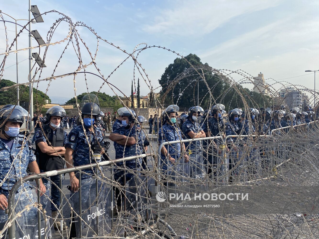 Демонстрация близ посольства Франции в Бейруте против позиции Макрона по публикациям карикатур на пророка Мохаммада