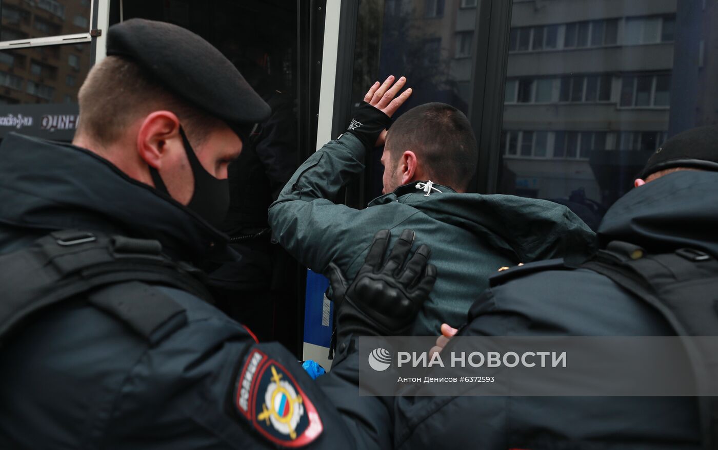 Акция против политики Э. Макрона у посольства Франции в Москве