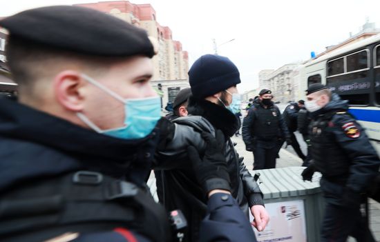 Акция против политики Э. Макрона у посольства Франции в Москве