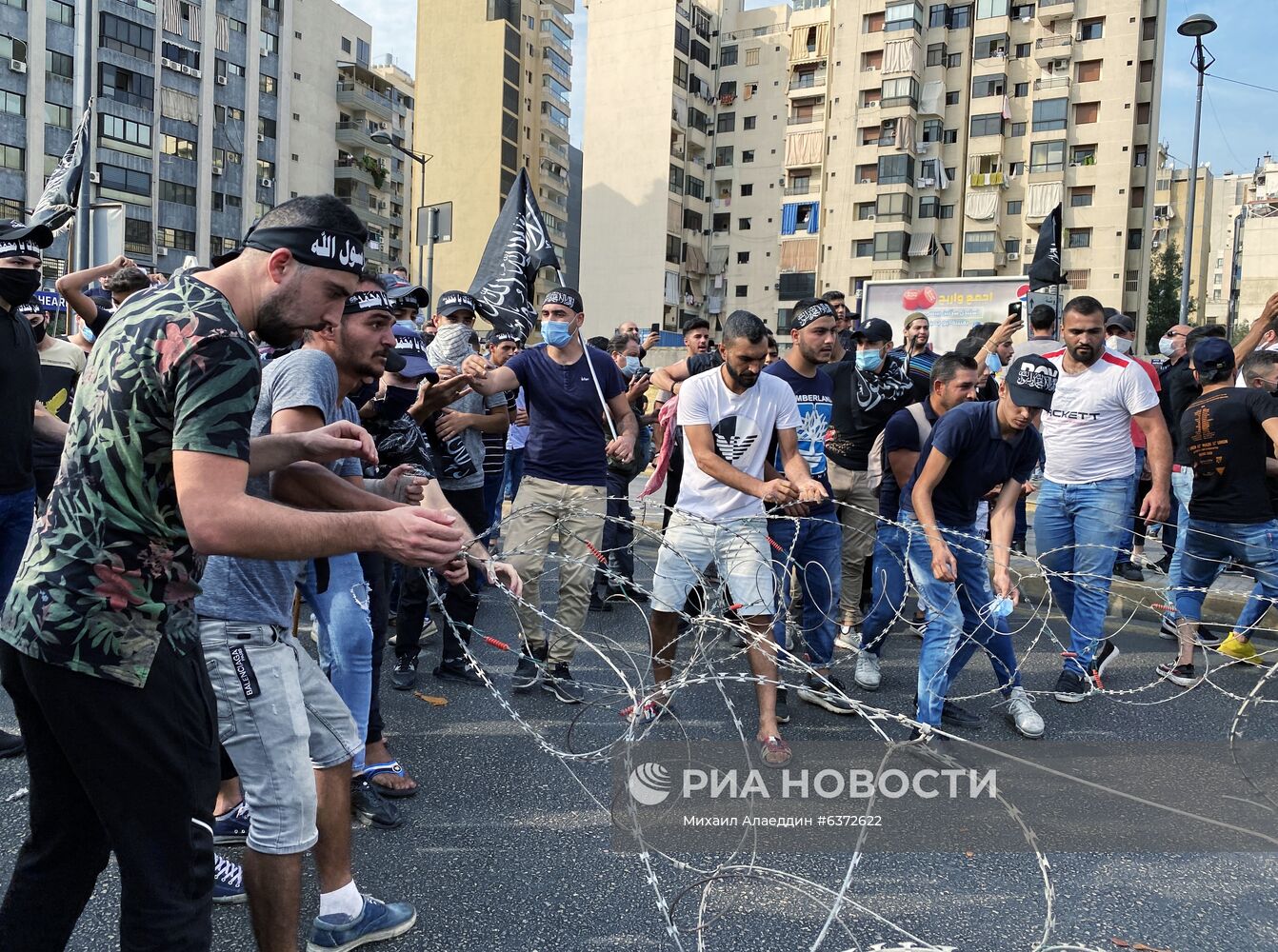 Демонстрация близ посольства Франции в Бейруте против позиции Макрона по публикациям карикатур на пророка Мохаммада