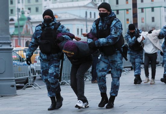 Акция против политики Э. Макрона у посольства Франции в Москве