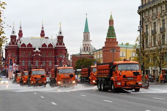 Промывка дорог и тротуаров концентрированным моющим средством в рамках подготовки к зиме