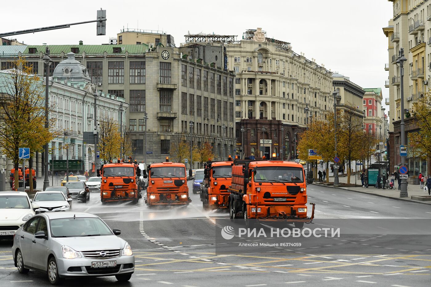 Промывка дорог и тротуаров концентрированным моющим средством в рамках подготовки к зиме