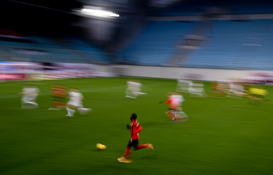 Футбол. РПЛ. Матч "Химки" - "Зенит"