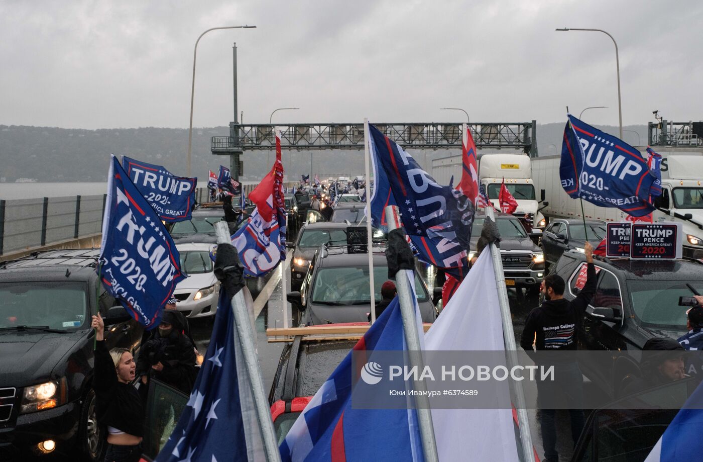 Автопробег сторонников Трампа в Нью-Йорке