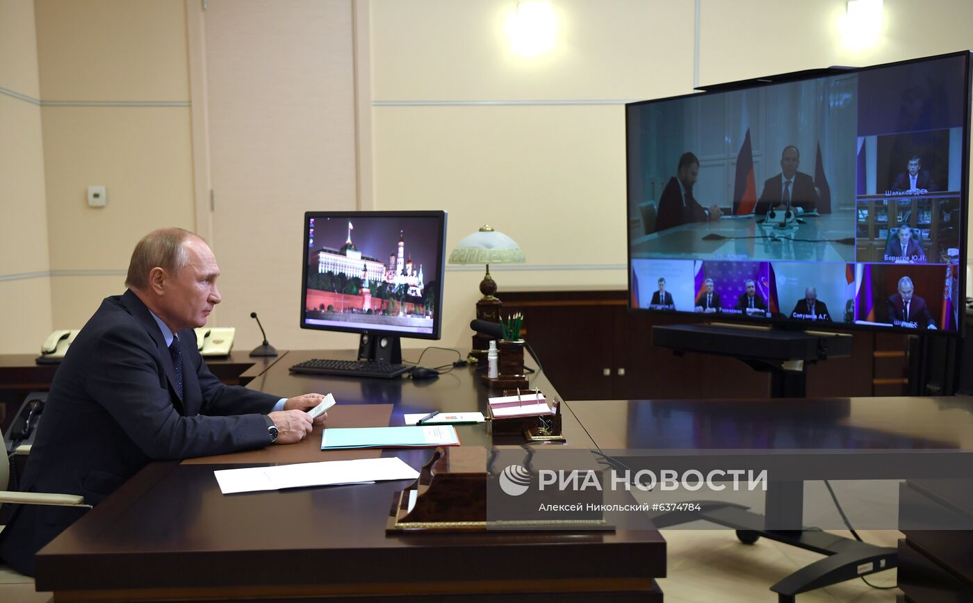 Президент РФ В. Путин провел совещание по финансированию и развитию космической отрасли