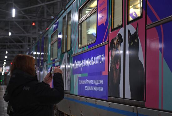 Запуск тематического поезда метро "Хвосты и лапки"