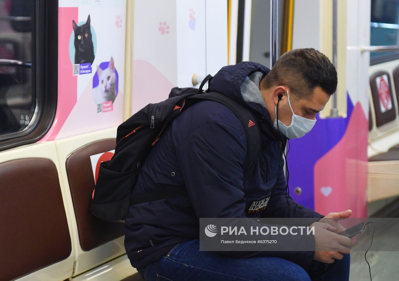 Запуск тематического поезда метро "Хвосты и лапки"