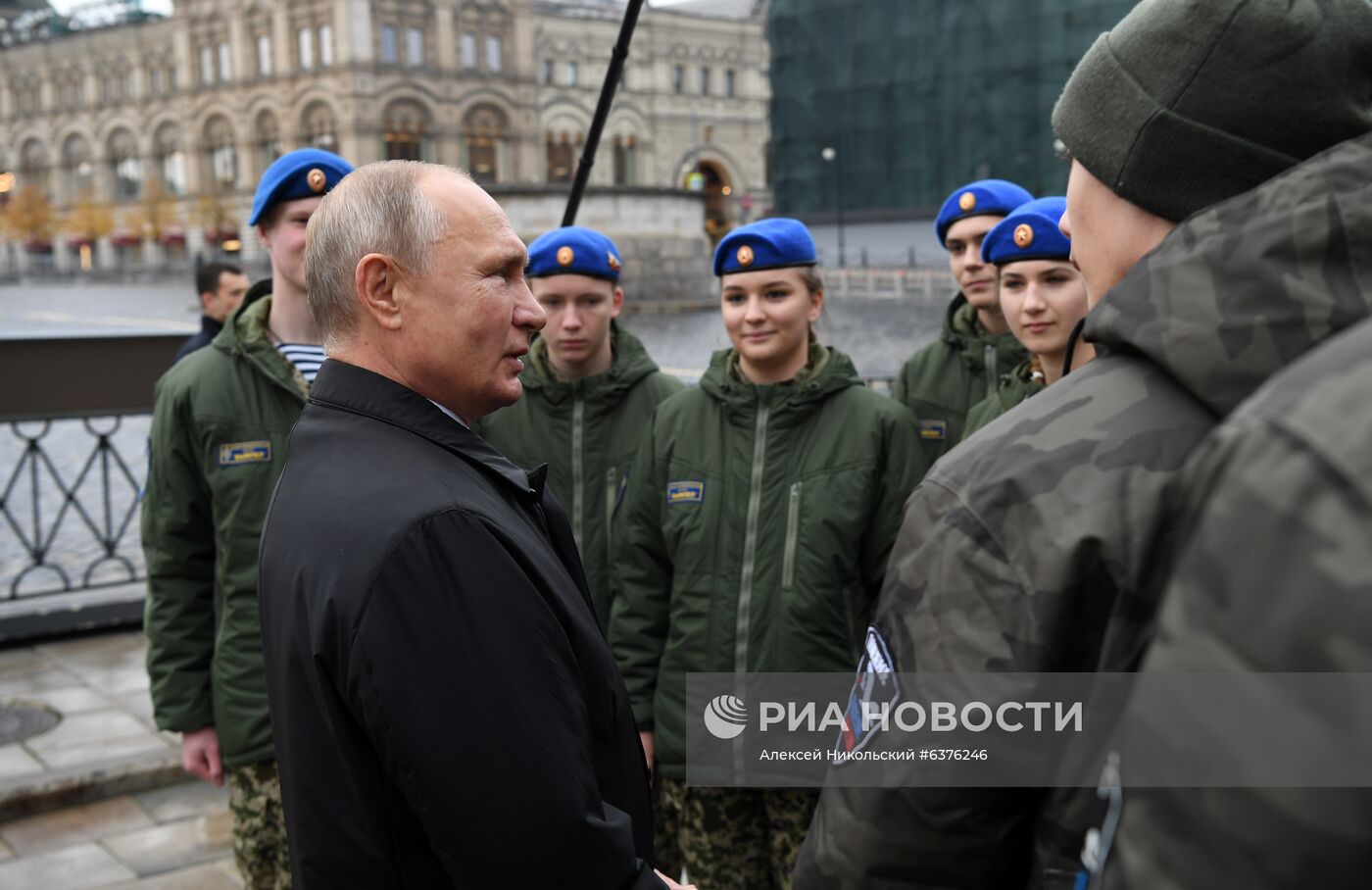 Президент РФ В. Путин принял участие в торжествах по случаю Дня народного единства