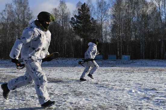 Подготовка разведчиков в Новосибирском высшем военном командном училище