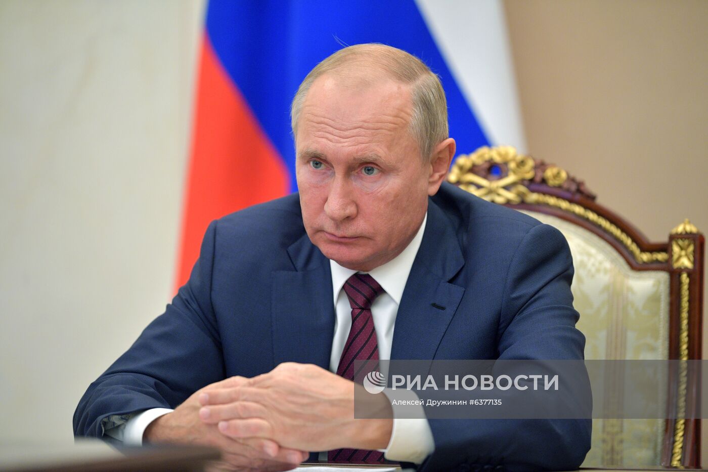 Президент РФ В. Путин провел рабочую встречу с губернатором Тульской области А. Дюминым