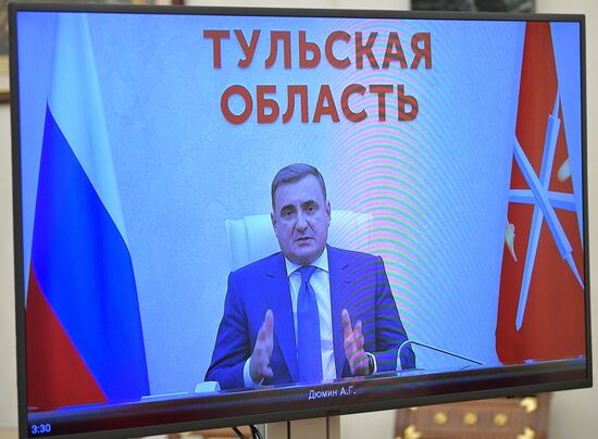 Президент РФ В. Путин провел рабочую встречу с губернатором Тульской области А. Дюминым