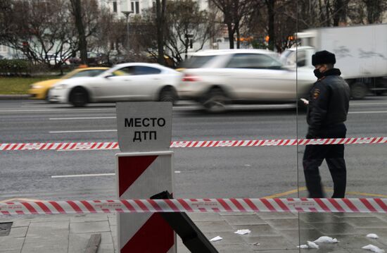 В центре Москвы машина въехала в остановку