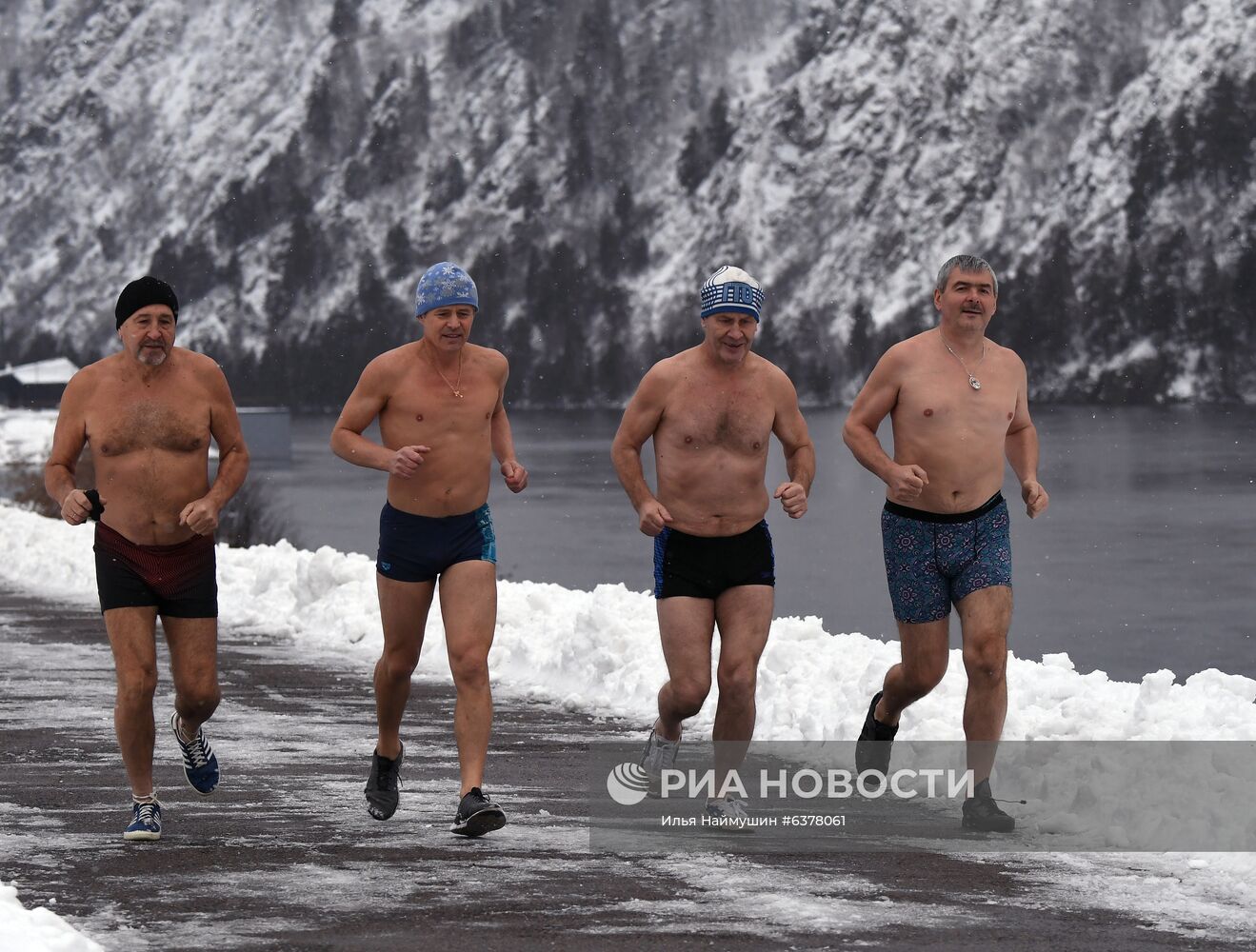 Открытие купального сезона моржей в Красноярске